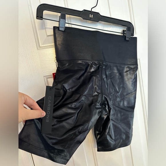 Carbon 38 high rise biker short in takara shine. Black. Size S. NWT - Picture 5 of 8